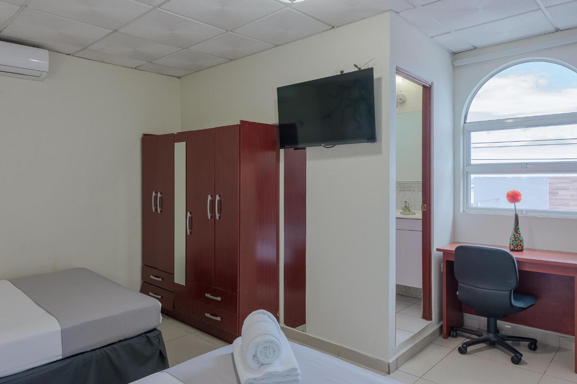 Windsor Plaza Hotel 3*