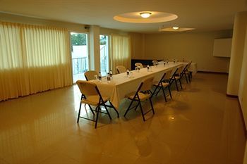 Windsor Plaza 3*